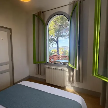 Les Grillons Presqu'île De Giens Vue Hyères