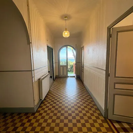 Les Grillons Presqu'ile De Giens Vue 耶尔